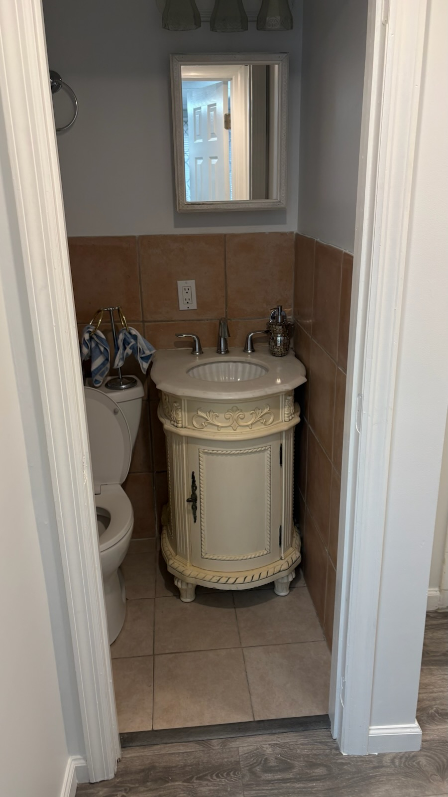 Quiet Furnished Apartment with Utilities Included in East Rockaway - Photo 12