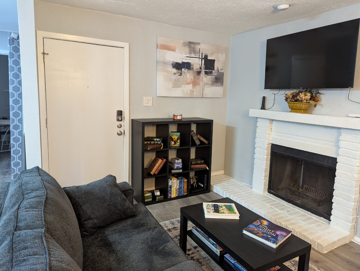 Comfort Meets Convenience - Stylish 2BR Condo with Remote Work Setup and Prime Location - Photo 1