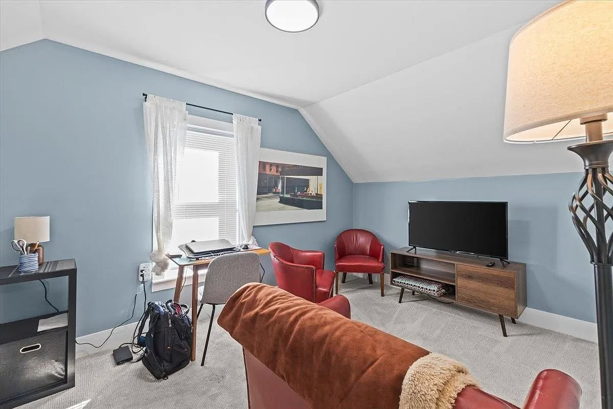 Quiet One-Bedroom Near Five Corners - Photo 5