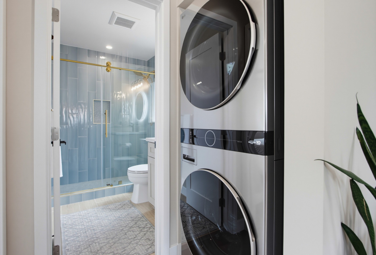 New Luxury 2BR/2BA | Ocean-View Rooftop | Walk to Beach - Photo 6