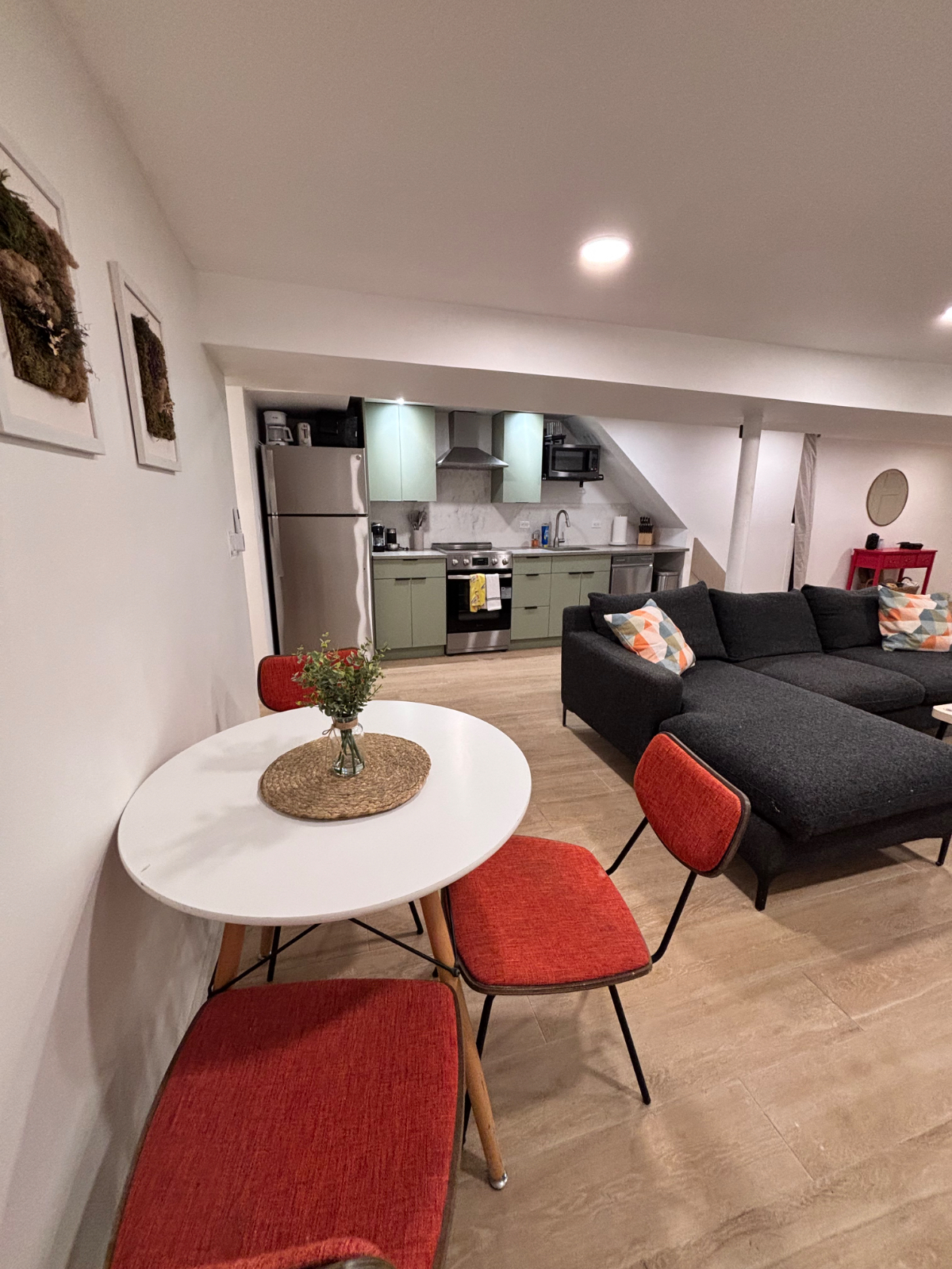 Private 1 bd suite with washer dryer and backyard access - Photo 8