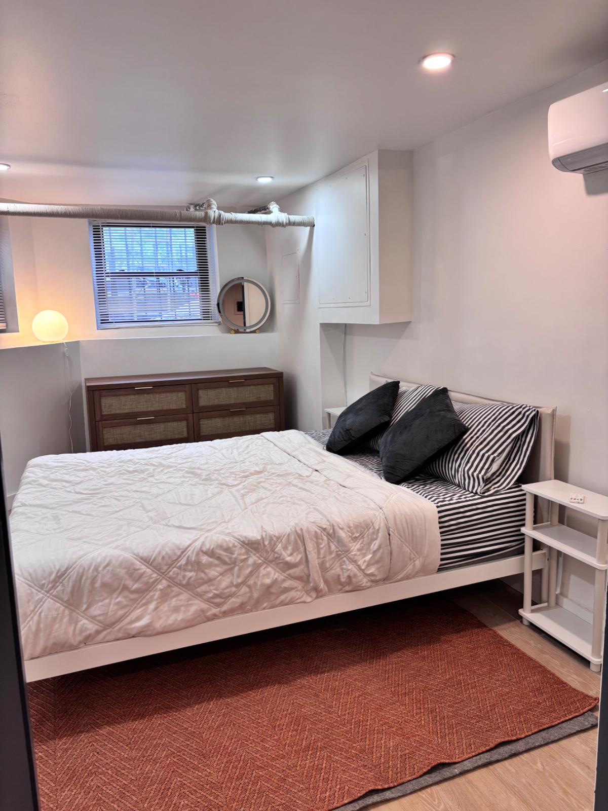 Private 1 bd suite with washer dryer and backyard access - Photo 6