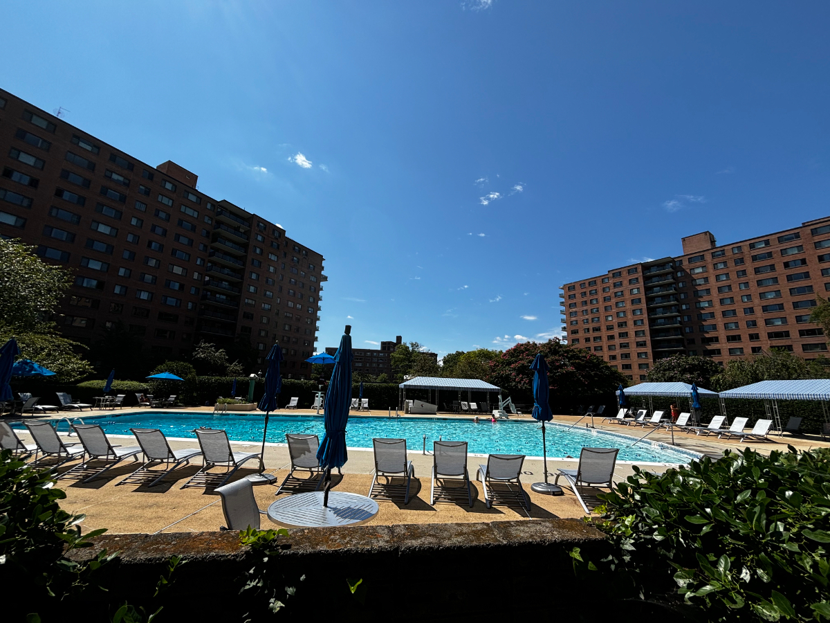 Beautiful and Spacious 2BR condo with deck overlooking Rock Creek Park - Photo 3