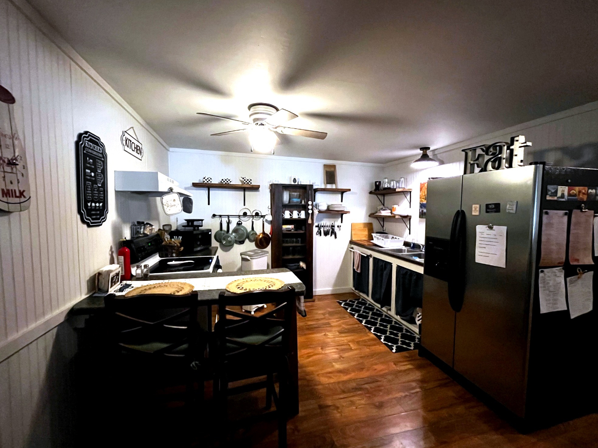 Cozy Private Studio | High-Speed WiFi | Private Entrance | Off-Street Parking | Downtown Barton - Photo 3