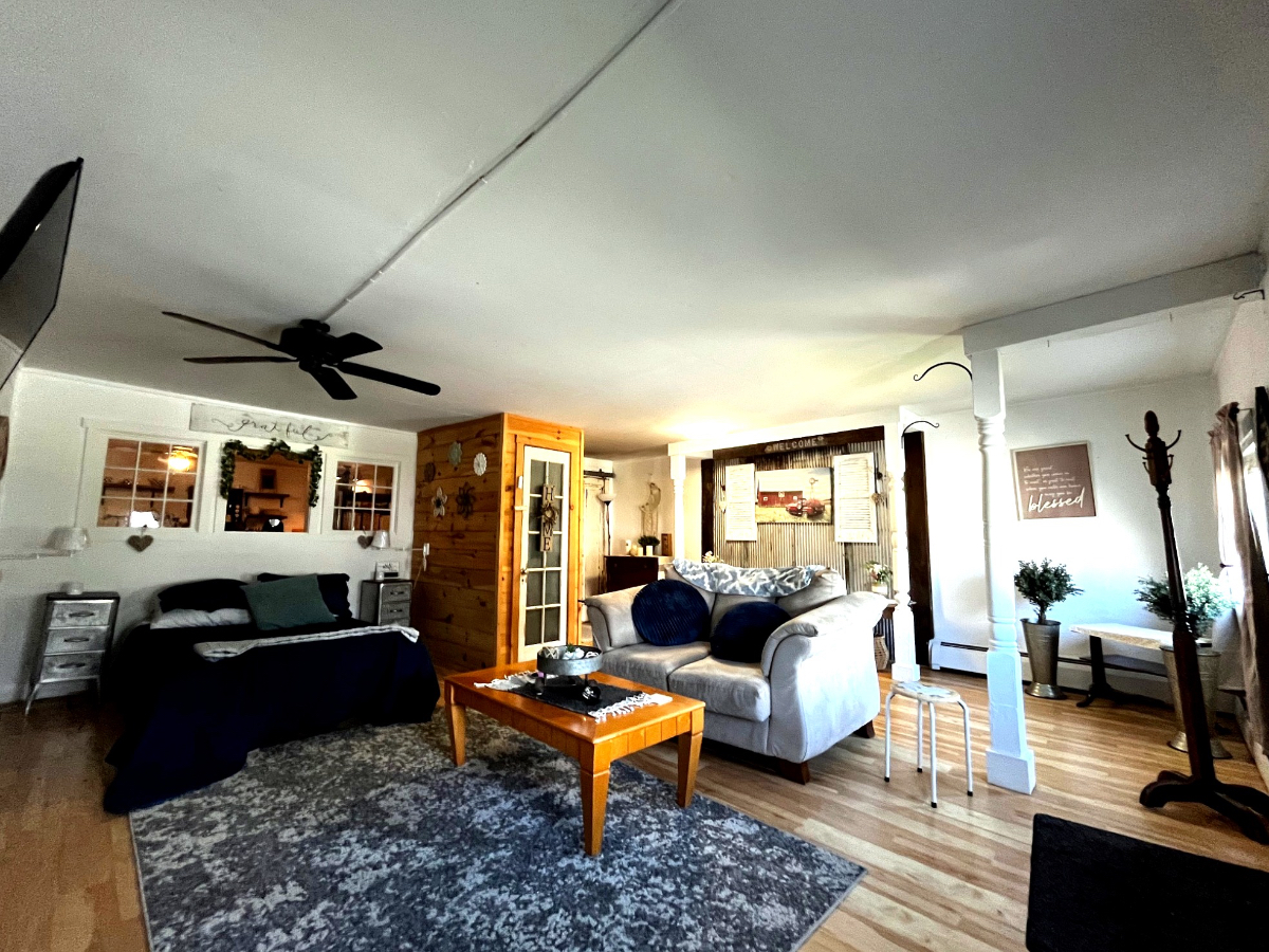 Cozy Private Studio | High-Speed WiFi | Private Entrance | Off-Street Parking | Downtown Barton - Photo 2