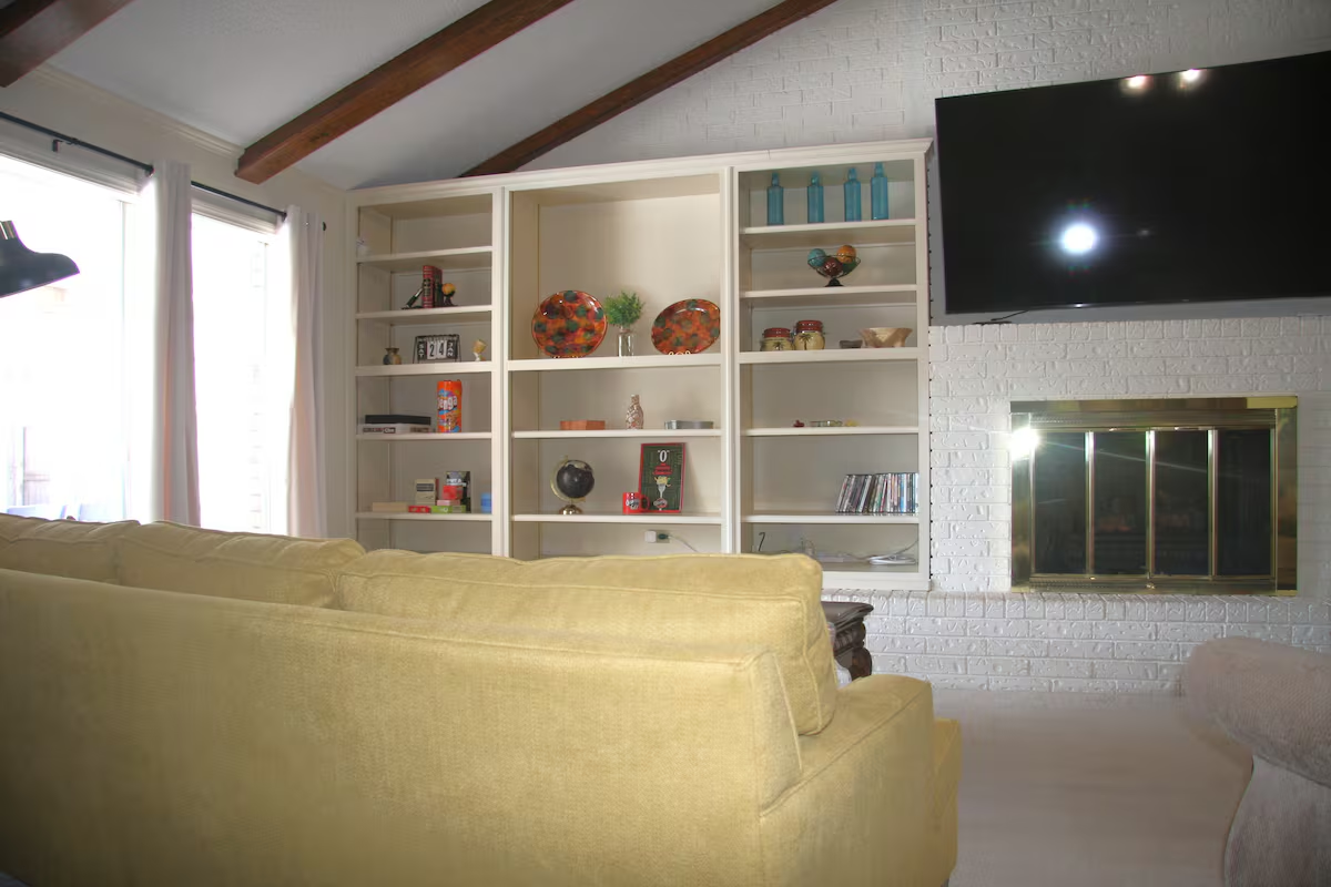 Spacious Family Retreat Near Texas Tech, Medical District & South Plains Mall - Photo 2