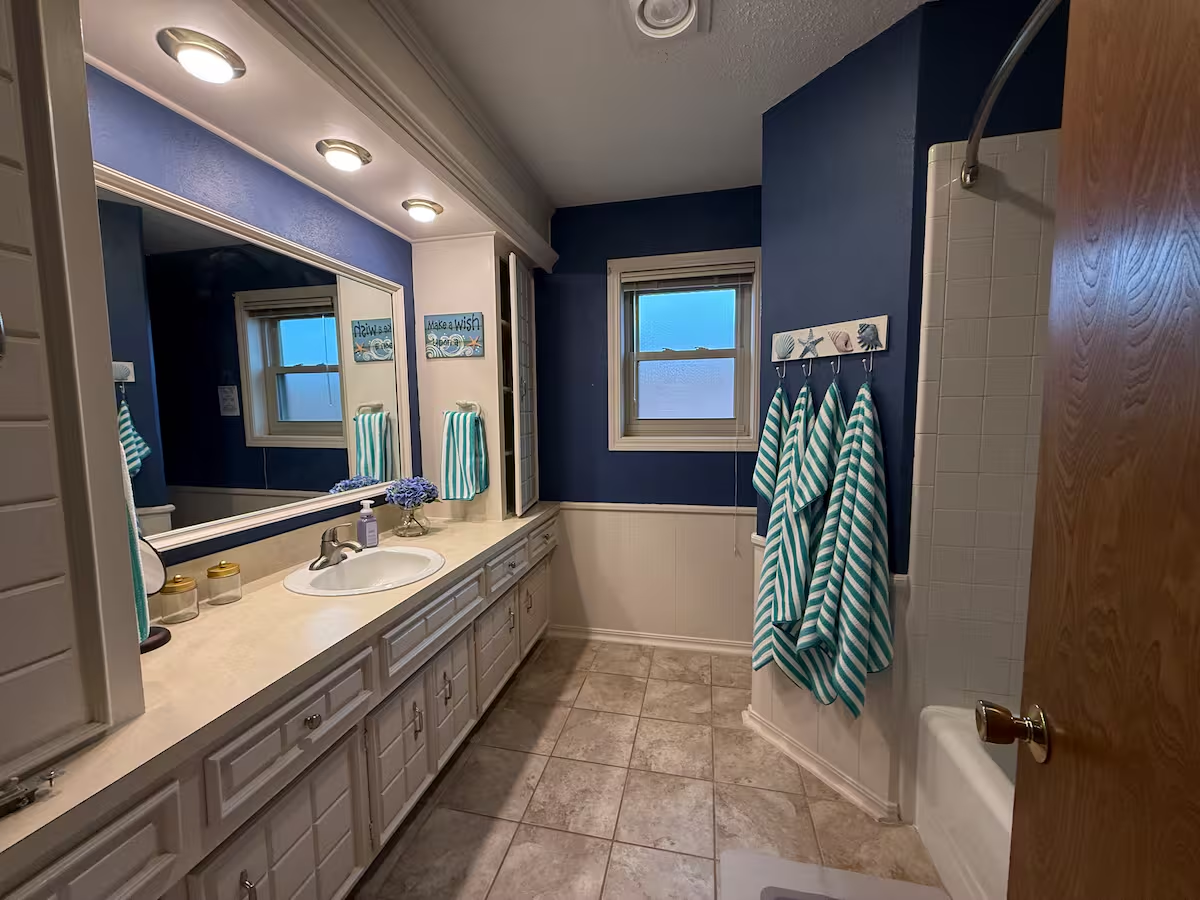 Spacious Family Retreat Near Texas Tech, Medical District & South Plains Mall - Photo 10