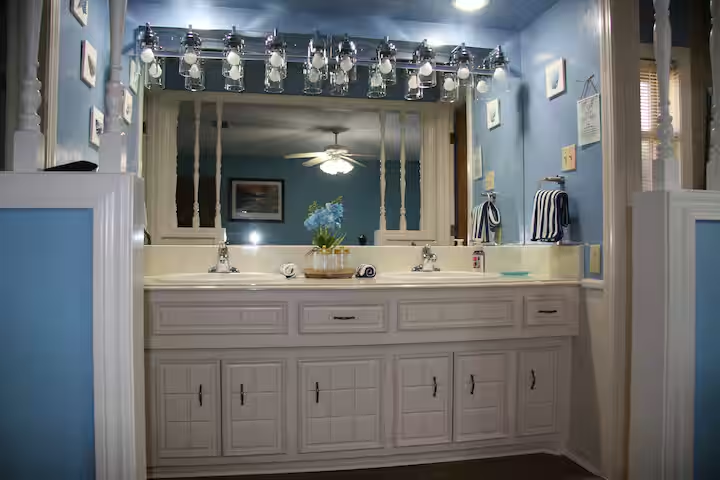 Spacious Family Retreat Near Texas Tech, Medical District & South Plains Mall - Photo 8