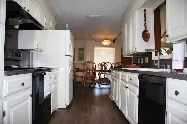 Spacious Family Retreat Near Texas Tech, Medical District & South Plains Mall - Photo 5