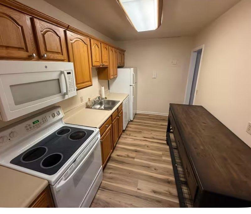 Fully Furnished 2BR Apartment with Utilities Included & Garage Parking - Photo 5