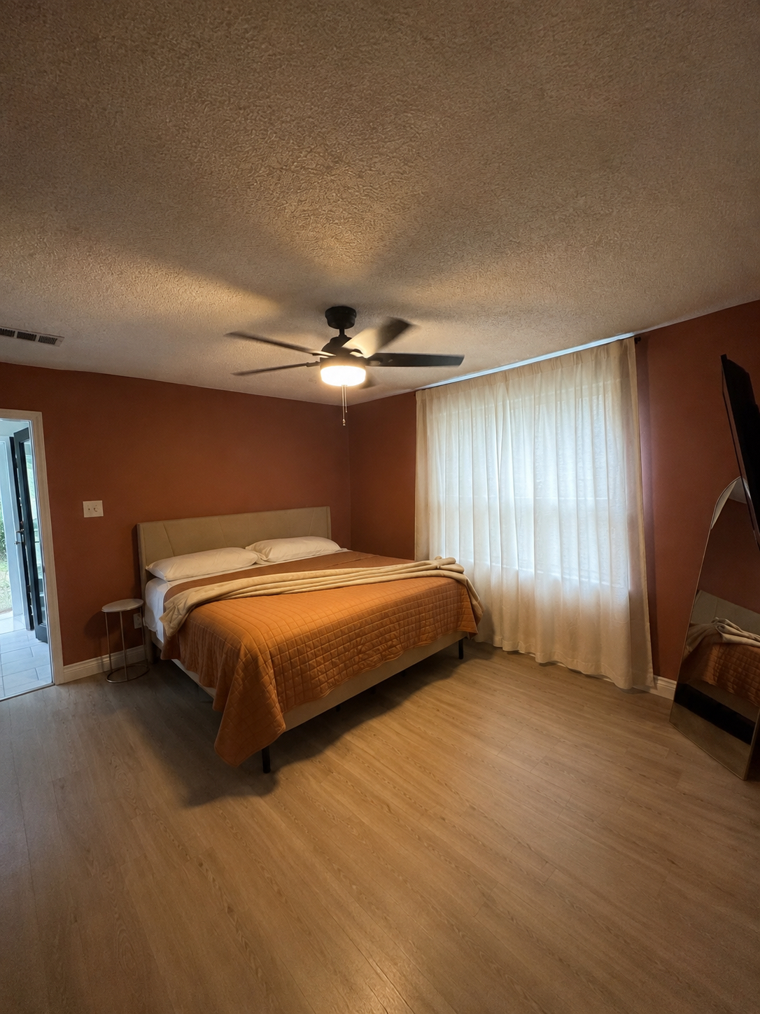 Golf Course Living Near Texas A&M - Fully Furnished 4 Bd 3 Bath Home - Photo 7