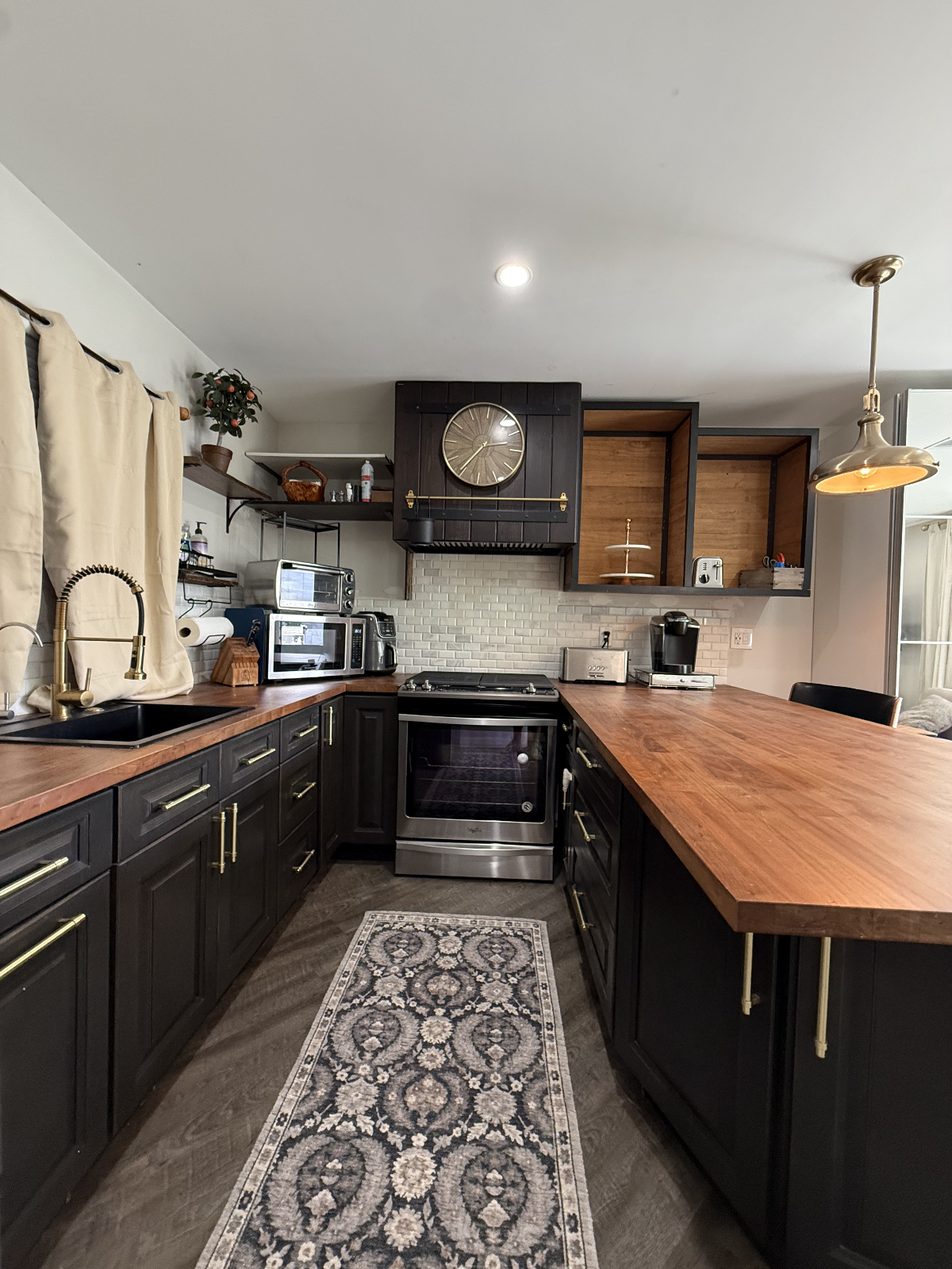 Location, location- Quiet West LA ADU with easy Metro access - Photo 6