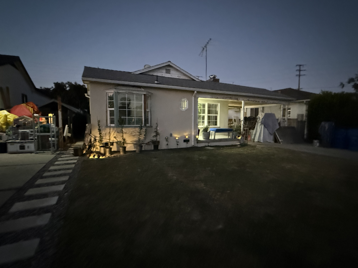 Location, location- Quiet West LA ADU with easy Metro access - Photo 2