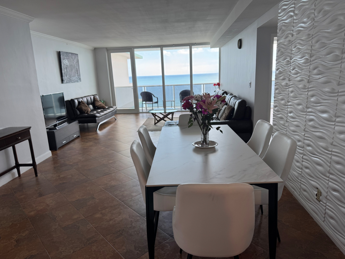 Magnificent large oceanfront corner 2/2 unit with direct ocean view - Photo 4