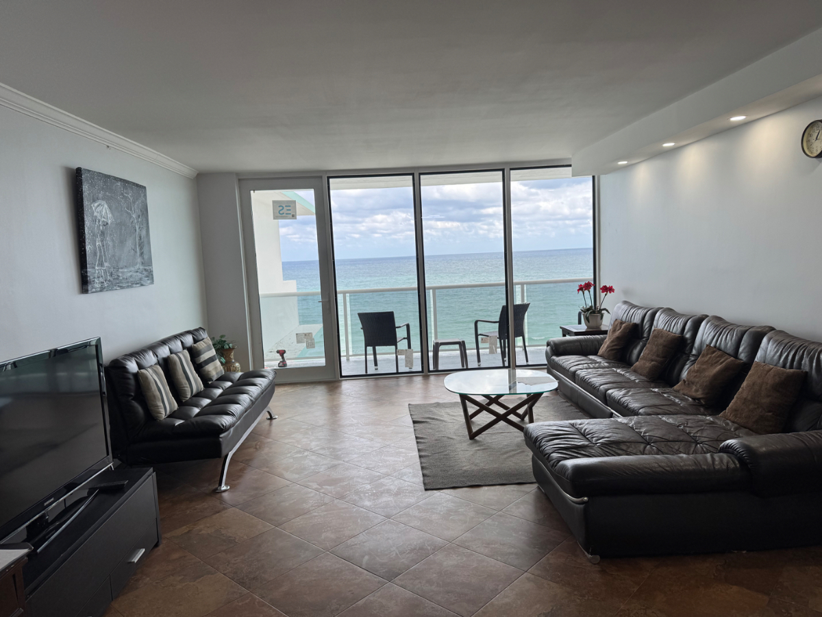 Magnificent large oceanfront corner 2/2 unit with direct ocean view - Photo 9