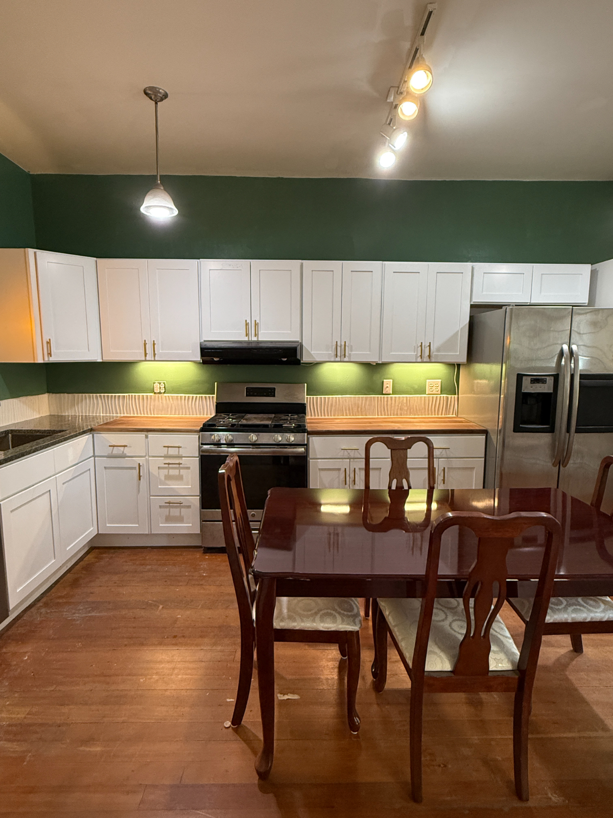 3 bedroom apartment in historic home Hill Section - Photo 2