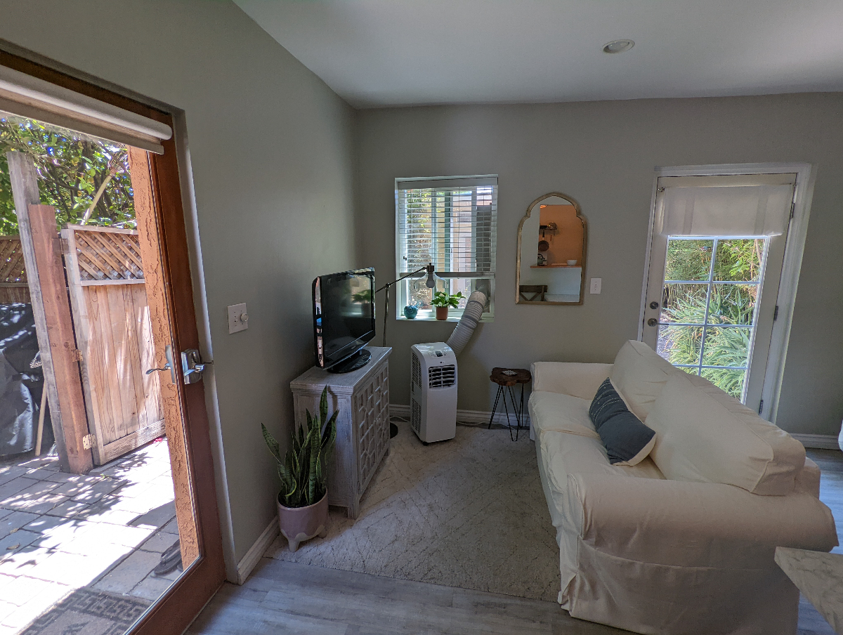 Charming Casita centrally located near downtown, beach, and hospital - Photo 6