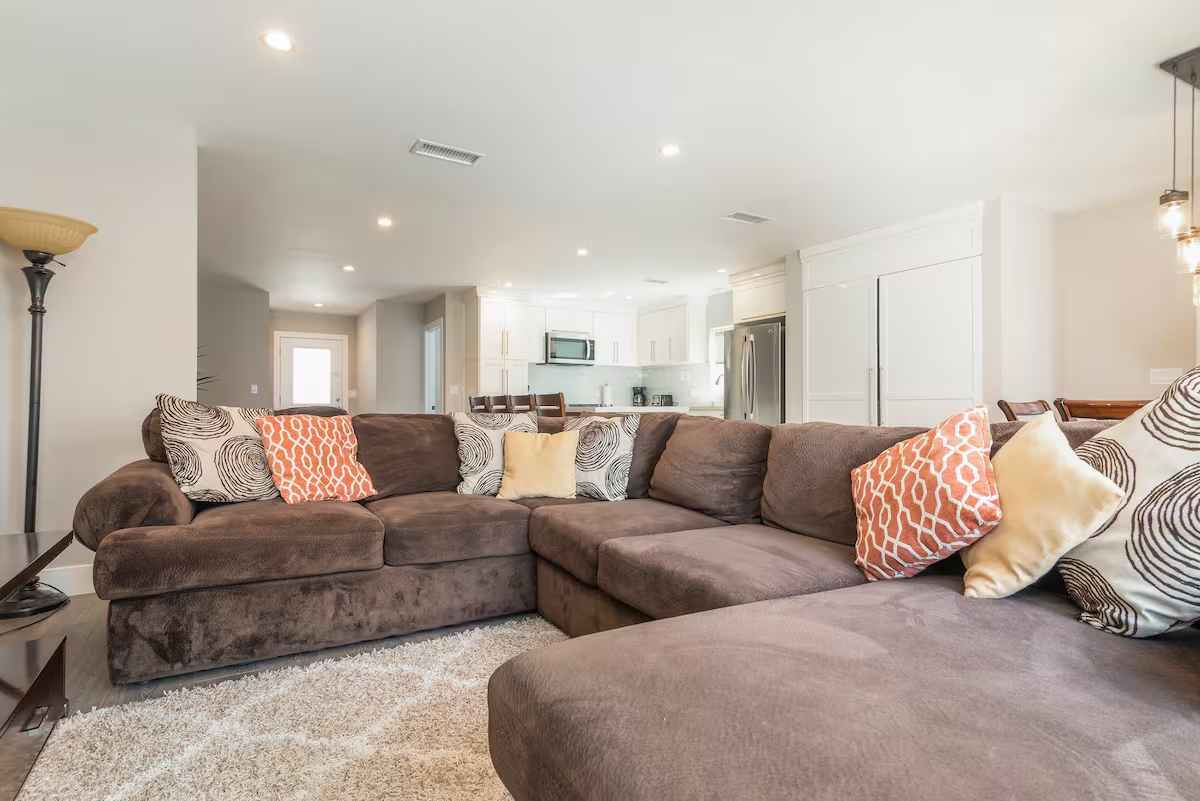 Modern 4BR Home with Designer Kitchen, Spacious Living Areas & Comfortable Bedrooms - Photo 2
