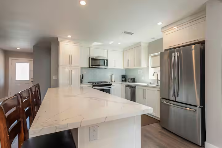 Modern 4BR Home with Designer Kitchen, Spacious Living Areas & Comfortable Bedrooms - Photo 6