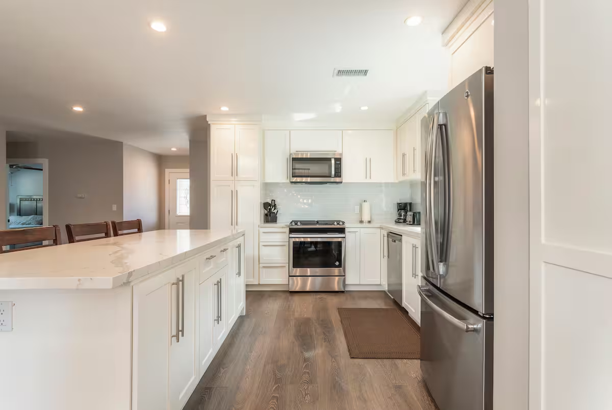 Modern 4BR Home with Designer Kitchen, Spacious Living Areas & Comfortable Bedrooms - Photo 3