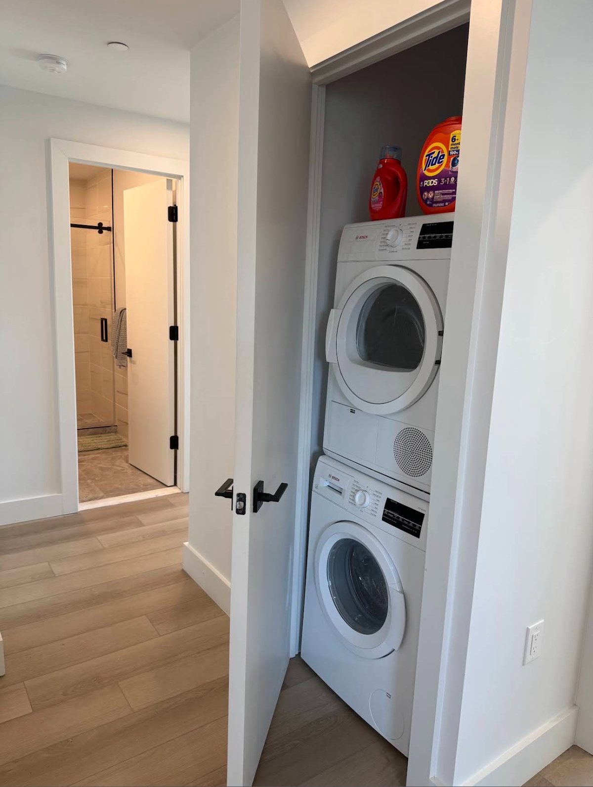 East Harlem one-bedroom with rooftop lounge, golf simulator, spa, and billiards room - Photo 6