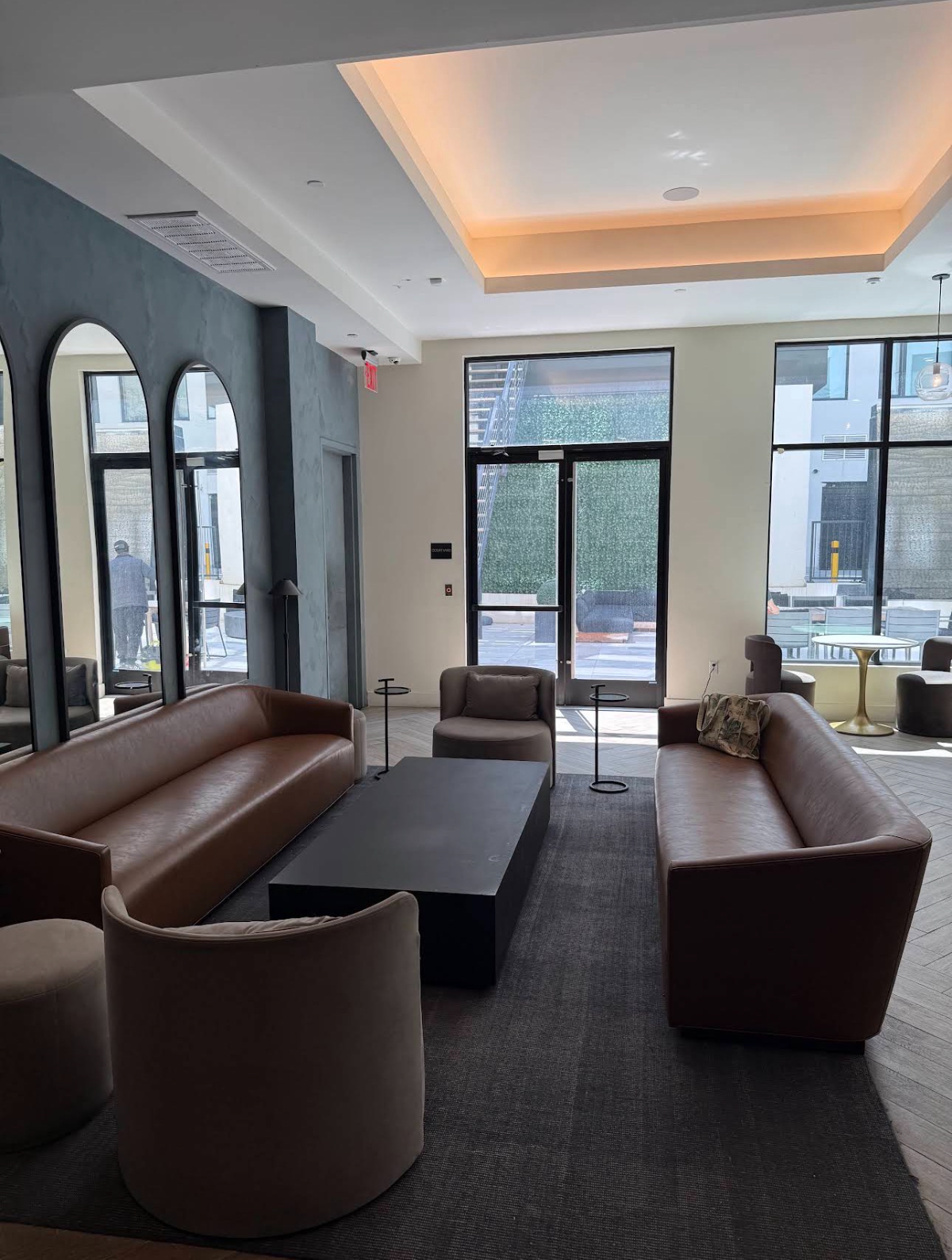 East Harlem one-bedroom with rooftop lounge, golf simulator, spa, and billiards room - Photo 9