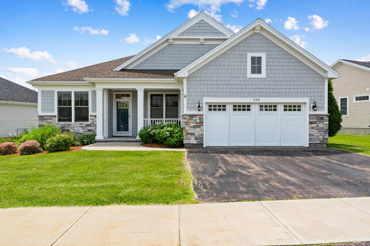 GORGEOUS Spacious 4BR Home with Fireplace, Deck & Community Amenities - Photo 1