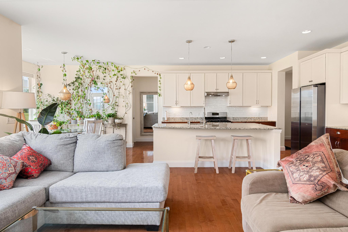GORGEOUS Spacious 4BR Home with Fireplace, Deck & Community Amenities - Photo 4