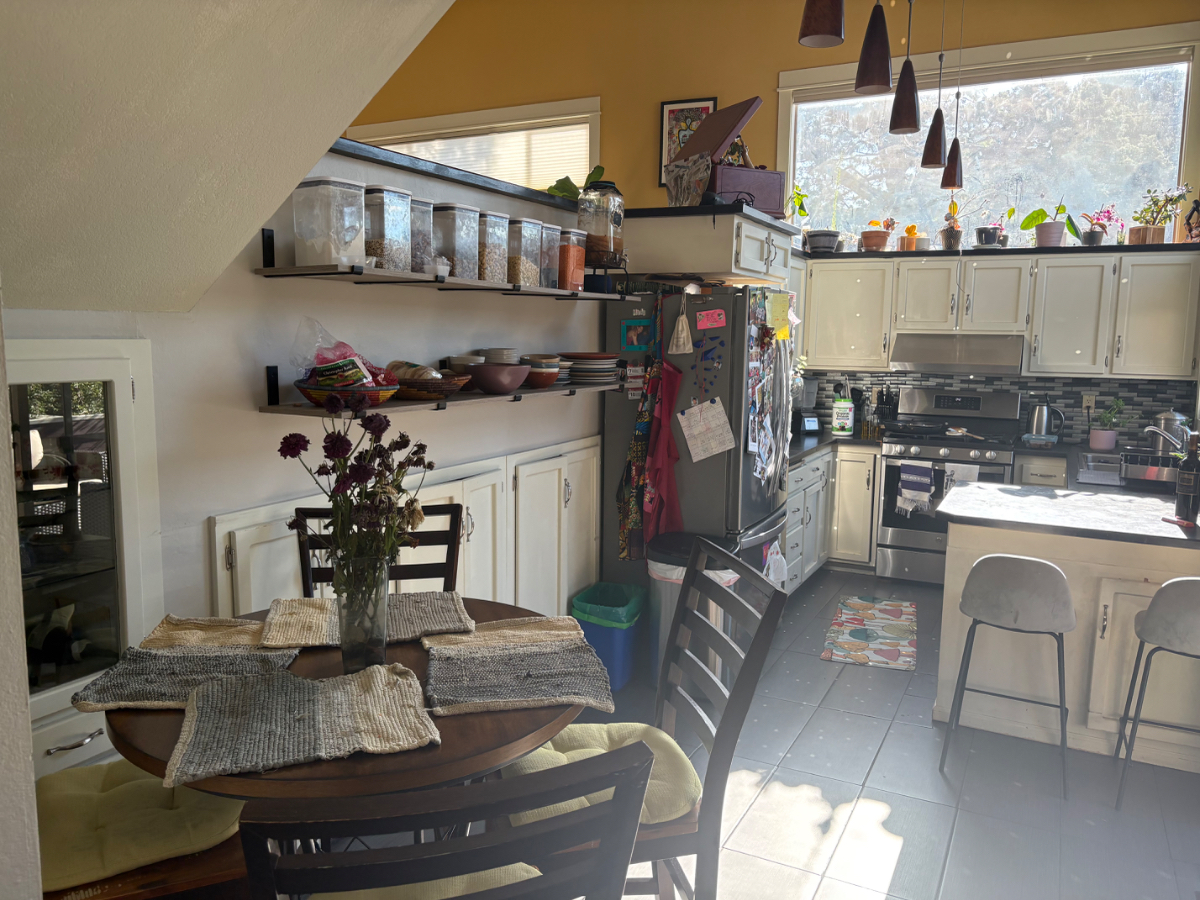 Light-filled, walkable westside home with sauna and hot tub - Photo 2