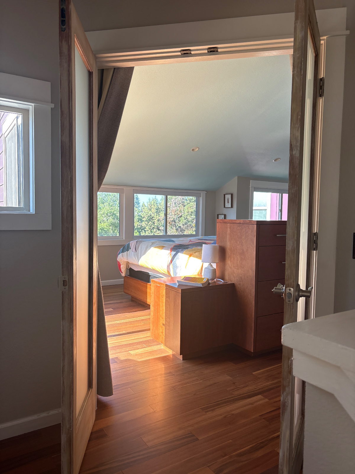 Light-filled, walkable westside home with sauna and hot tub - Photo 5