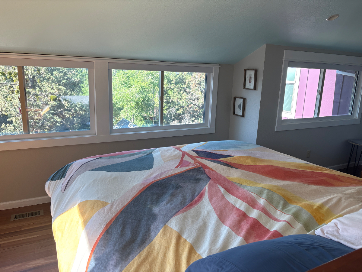 Light-filled, walkable westside home with sauna and hot tub - Photo 4