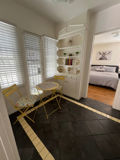 Hollywood Bungalow - Photo 5