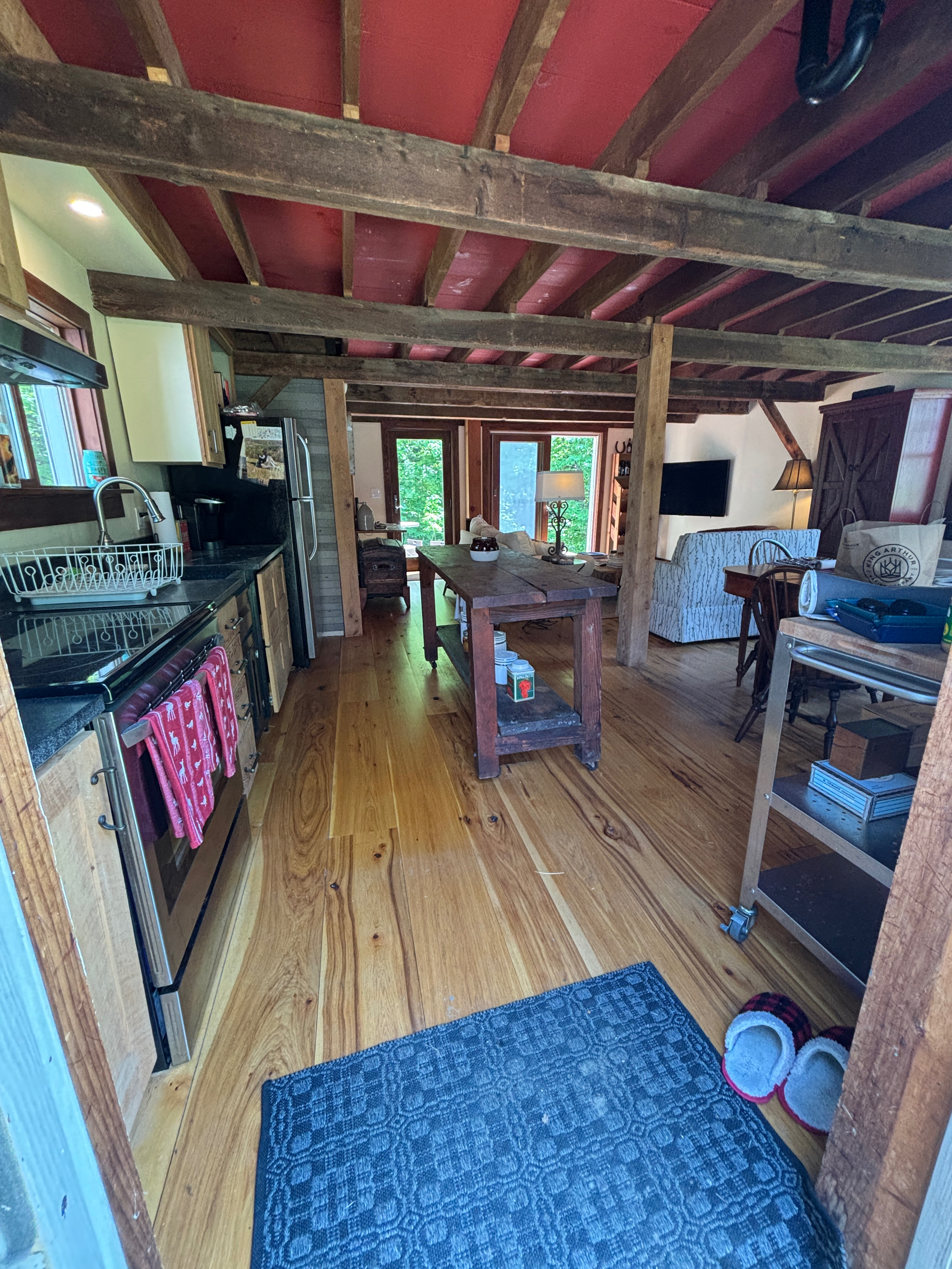Cozy Guesthouse with private patio on a babbling brook - Photo 2
