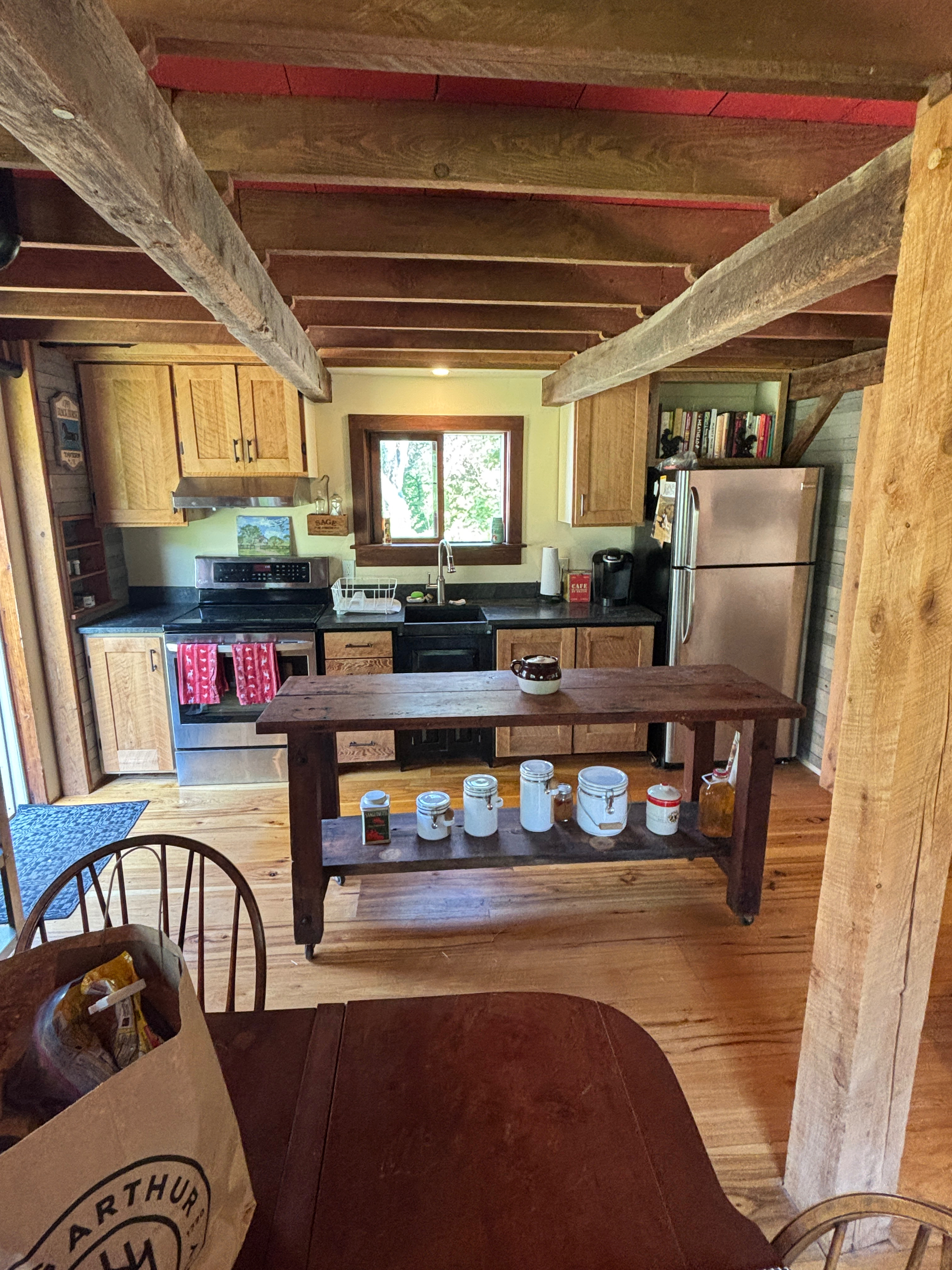 Cozy Guesthouse with private patio on a babbling brook - Photo 3
