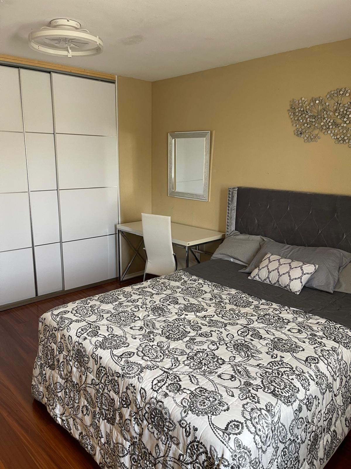 Great room and a gated community - Photo 1
