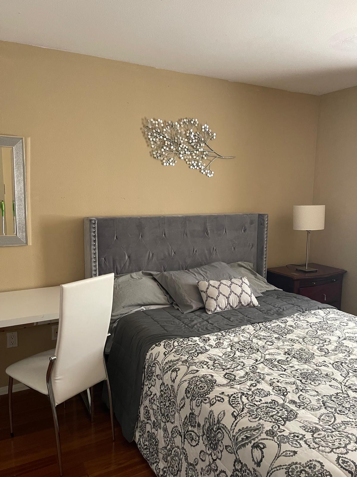 Great room and a gated community - Photo 3