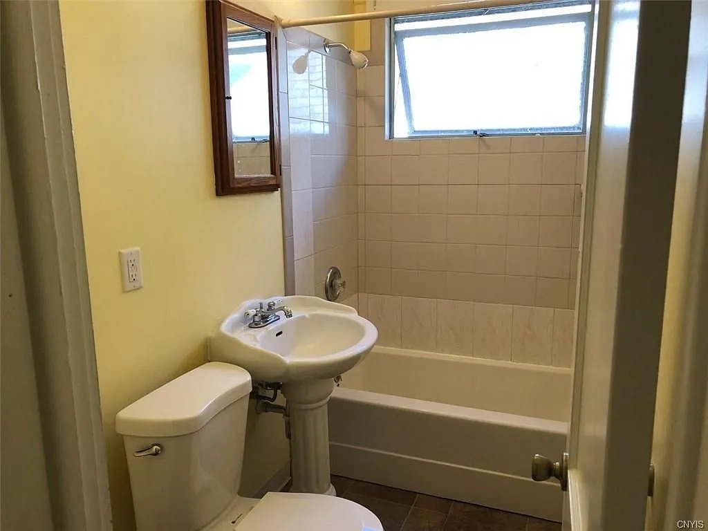 Quiet furnished apartment near hospital- ideal for traveling professionals and medical staff." - Photo 1