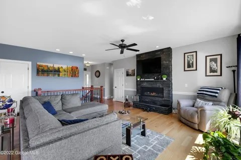 Welcome to The View at Morgan Court - a quiet, upscale neighborhood in Stillwater, NY ideally situat - Photo 7
