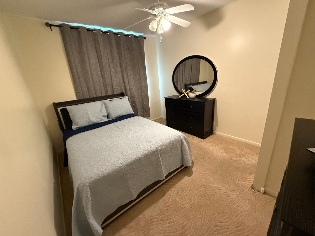 Comfortable Room Rental in Boynton Beach with Pool, Tennis Courts & Shared Spaces - Photo 6