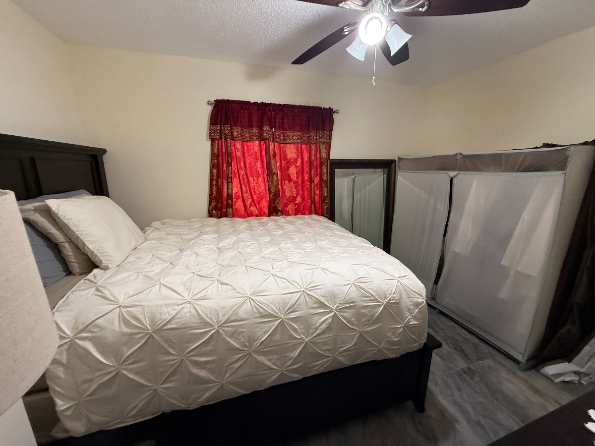 Comfortable Room Rental in Boynton Beach with Pool, Tennis Courts & Shared Spaces - Photo 10