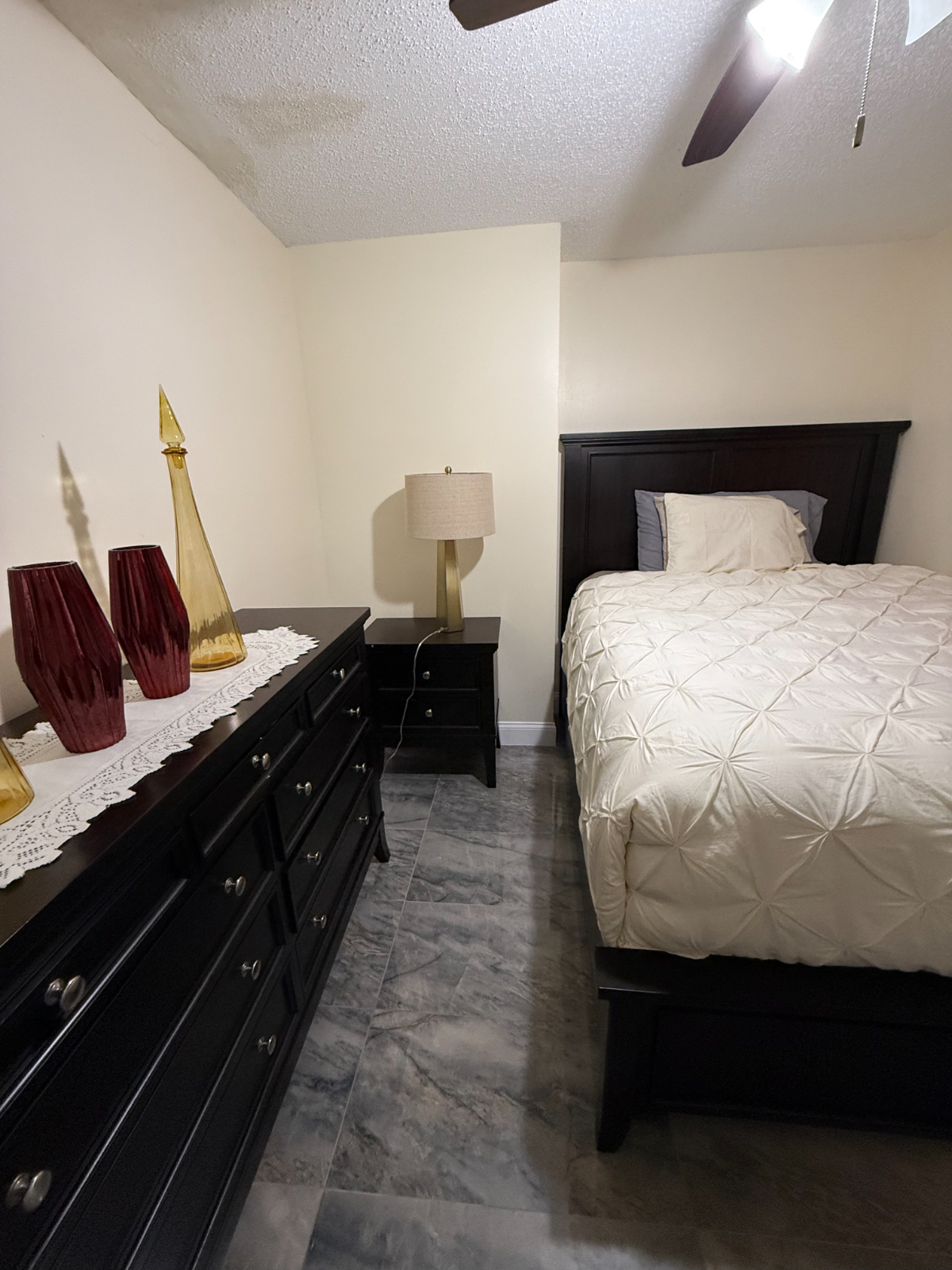Comfortable Room Rental in Boynton Beach with Pool, Tennis Courts & Shared Spaces - Photo 11