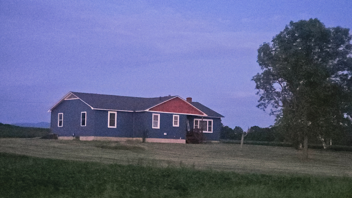 Recently renovated,cozy 3 bedroom home with beautiful views - Photo 4