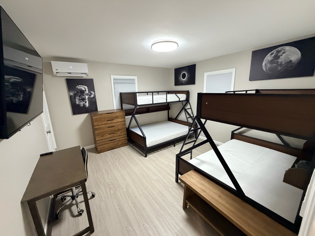 Spacious 3BR  Family-Ready  Near Hospitals & Transit - Parking Included - Photo 2