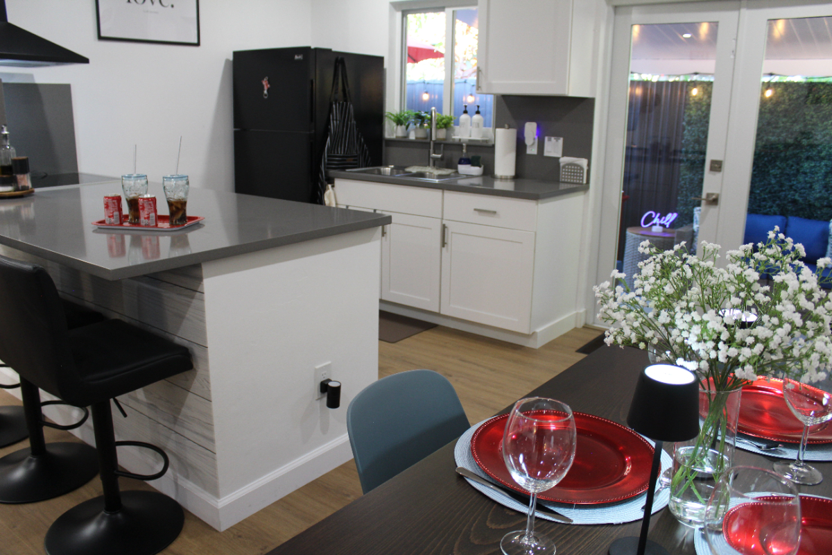 Newly Renovated 2BR Modern Retreat with Private Patio, Parking & Wi-Fi - Photo 4