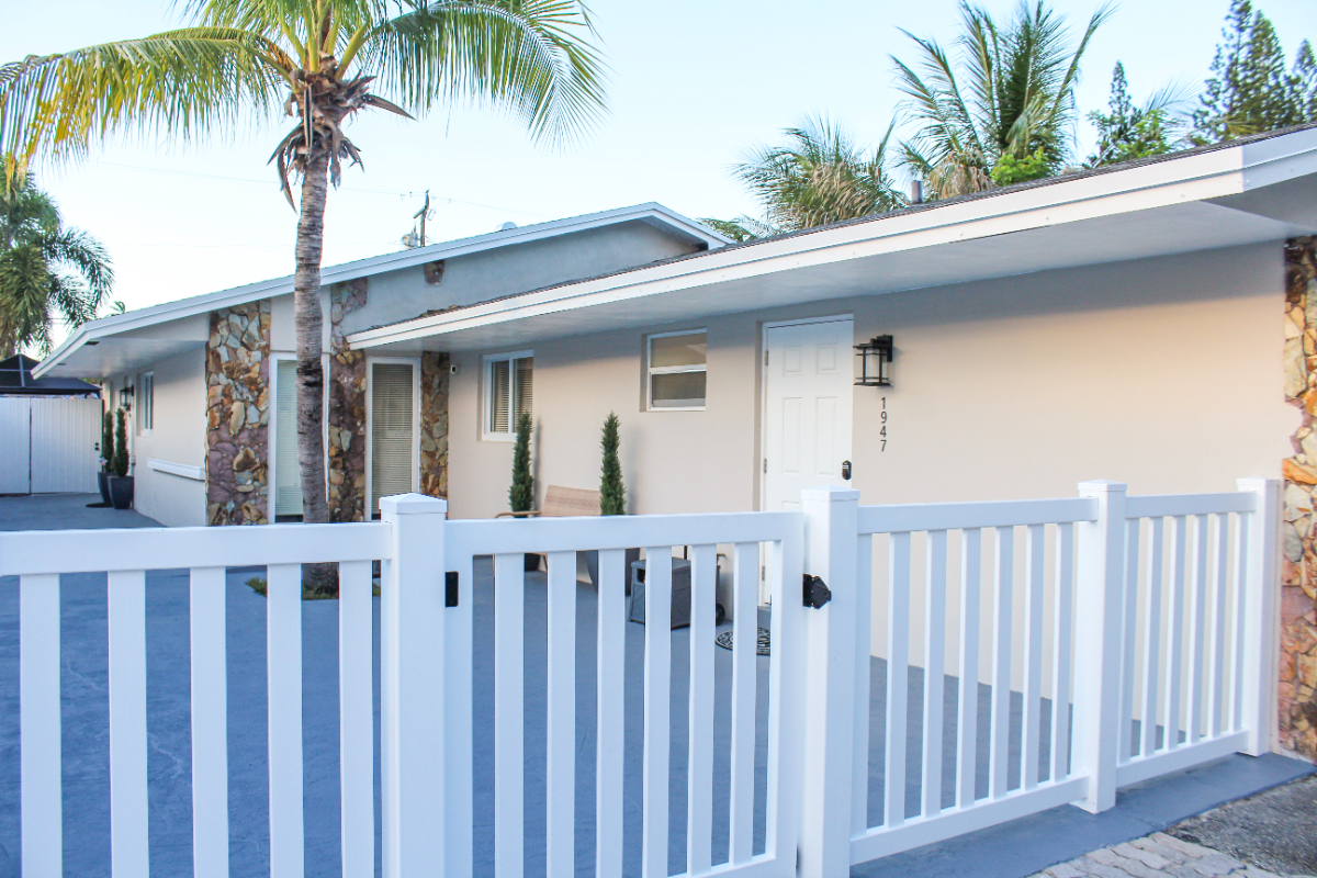 Newly Renovated 2BR Modern Retreat with Private Patio, Parking & Wi-Fi - Photo 9
