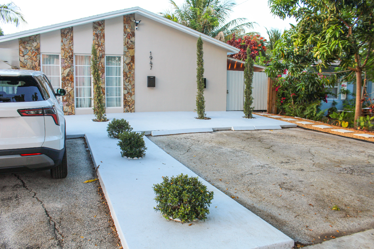 Newly Renovated 2BR Modern Retreat with Private Patio, Parking & Wi-Fi - Photo 8
