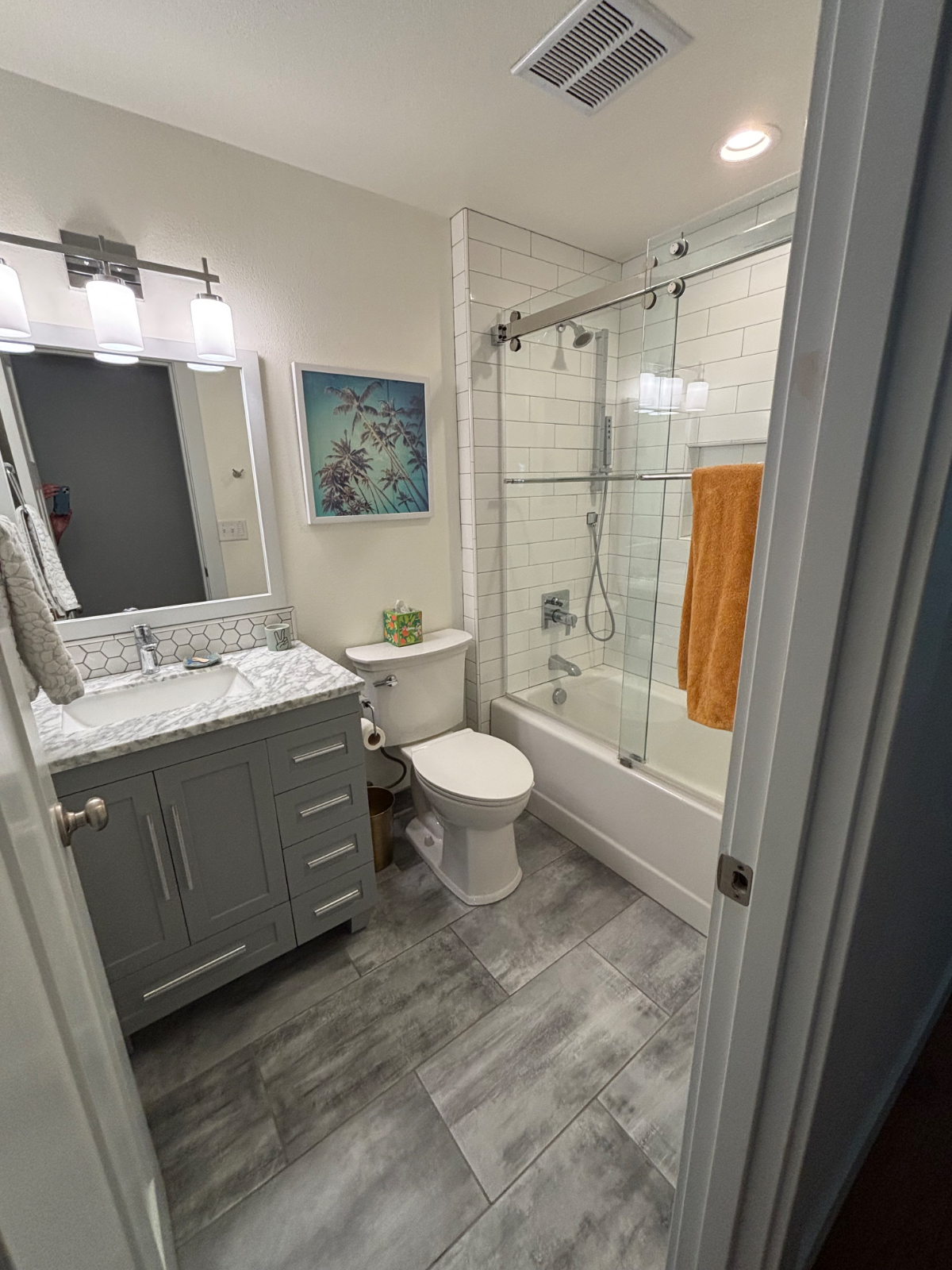 Private room plus bonus room within a shared house - Photo 2