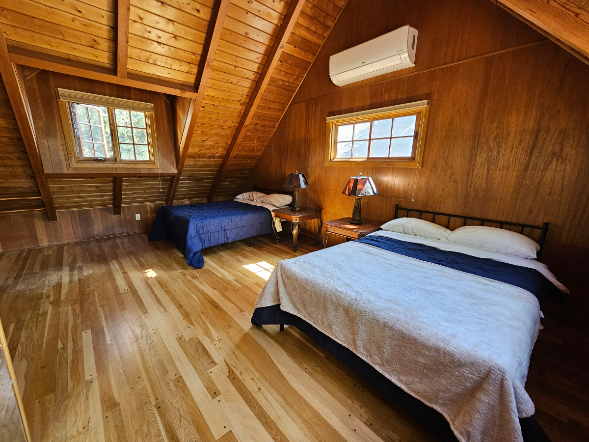 The Hollo House - Photo 2