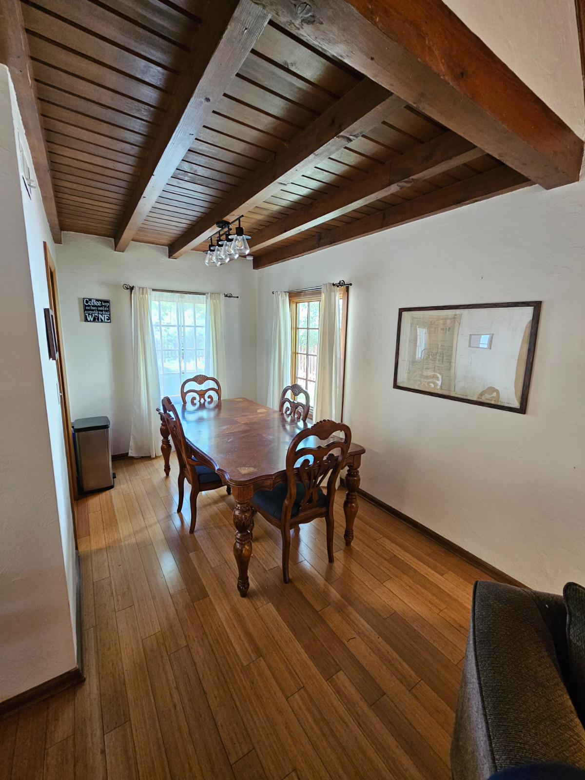The Hollo House - Photo 10