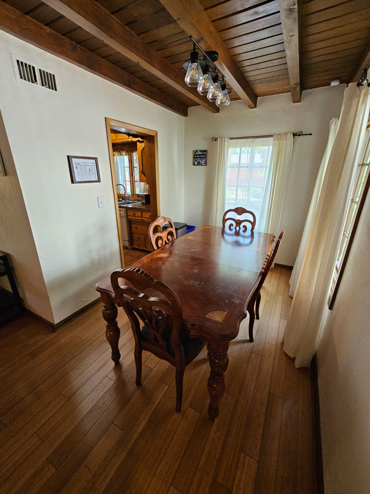 The Hollo House - Photo 9